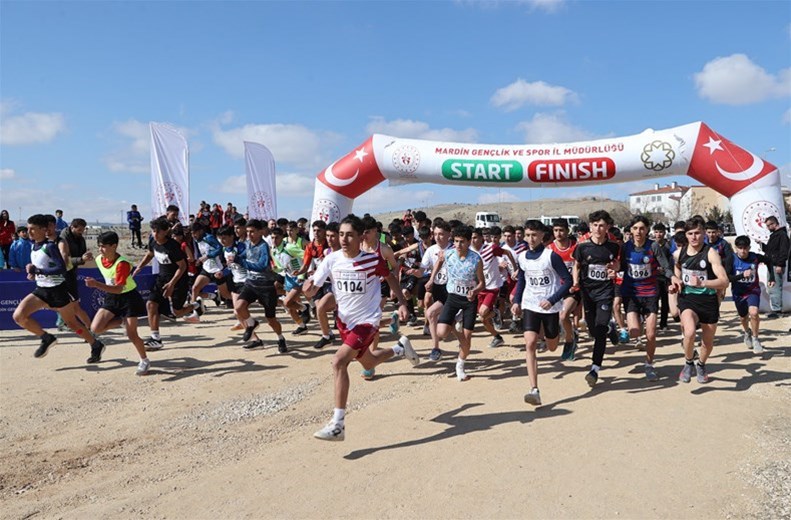  Okul Sporları Kros Grup Şampiyonası tüm sporseverlerin katılımı ile sonra erdi.